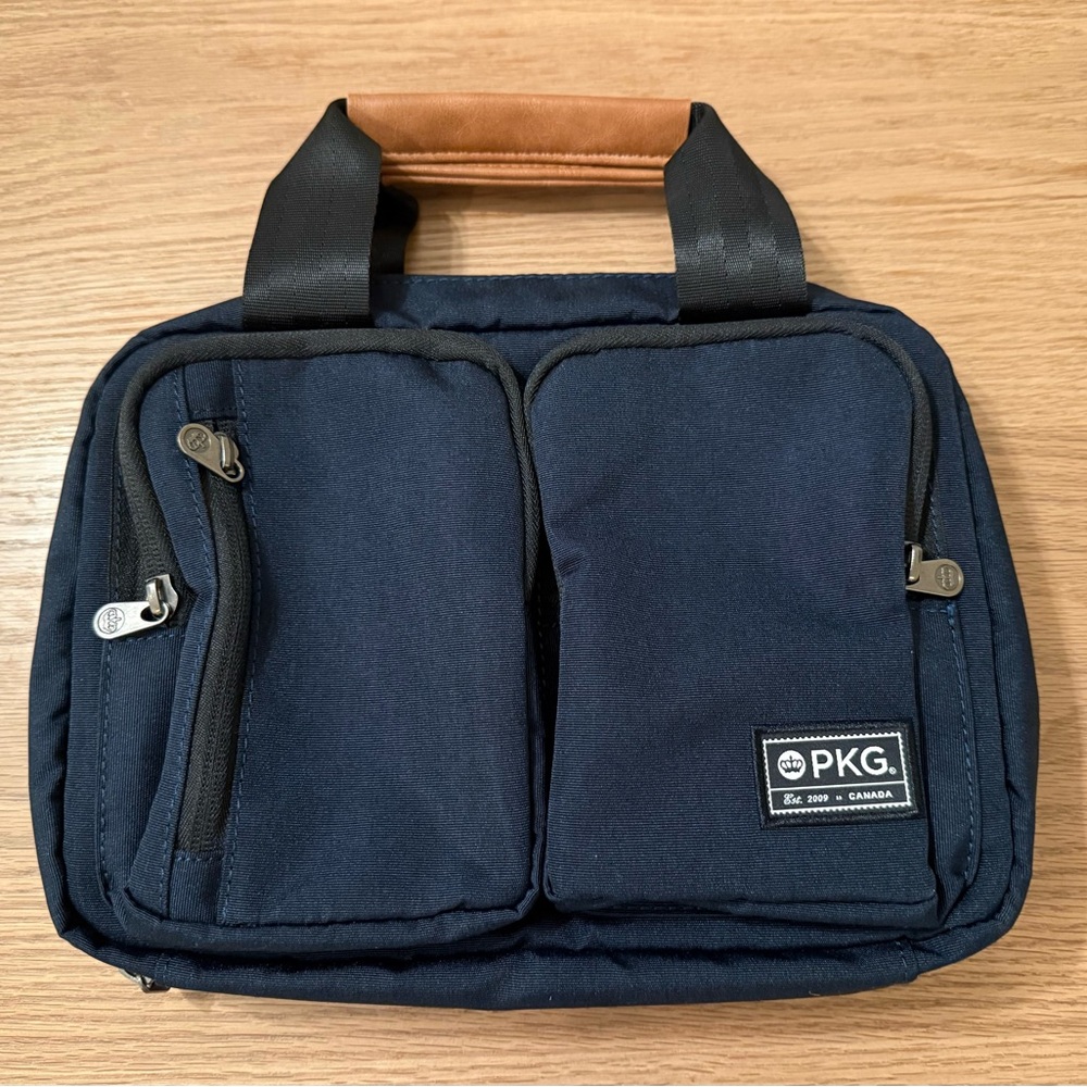 PKG Simcoe Recycled Toiletry Bag - Navy, Excellent Condition
